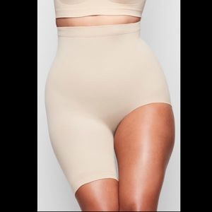 Skims solution short #1 clay L/XL